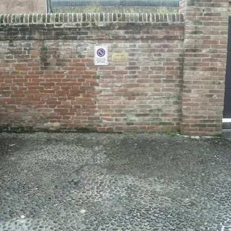 In Contesto Storico Lägenhet *